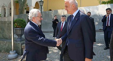 Bakan Ersoy, İslam Kültür, Sanat ve Tarih Araştırma Merkezi'nin çalışmalarını inceledi