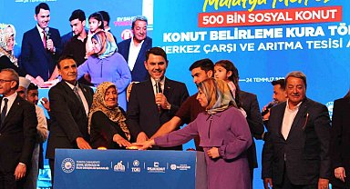 Bakan Kurum: "Deprem bölgesinde son vatandaş evine kavuşana kadar ayrılmayacağız"