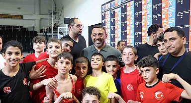 Bakan Yardımcısı Yerlikaya, Türkiye Minikler Güreş Şampiyonası'nı takip etti