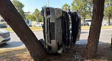Bakırköy'de kontrolden çıkan otomobil takla attı: 1 yaralı