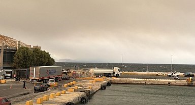 Balıkesir'deki yangınının dumanları Midilli'ye ulaştı