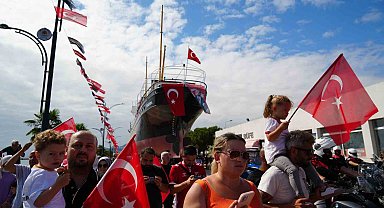Bandırma Vapuru karadan yürütülerek yeni yerine taşındı: Mehter marşı ile karşılandı