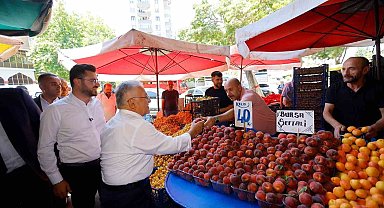 Başkan Büyükkılıç, Hürriyet Pazar Yeri'nde esnaf ve vatandaşlarla buluştu