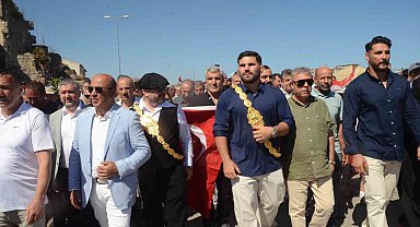 Başpehlivan Erkan Taş'a memleketi Sinop'ta görkemli karşılama