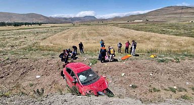 Bayburt'ta otomobil takla attı, 8 kişi yaralandı
