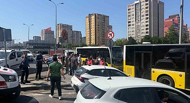 Beylikdüzü'nde 2 İETT Özel Halk Otobüsü çarpıştı: 2 yaralı