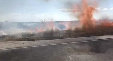 Biçerdöverden sıçrayan kıvılcım tarım arazisini kül etti