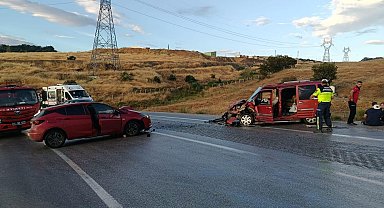 Bilecik'te iki otomobil kafa kafaya çarpıştı: 4 yaralı