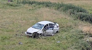 Bingöl'de kontrolden çıkan otomobil araziye uçtu: 3 yaralı