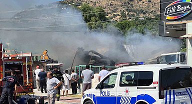 Bodrum'da yapı market alev alev yandı