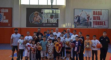Bulanık'ta yaz spor okulları öğrencilerine Kaymakam Koşansu'ndan moral ziyareti