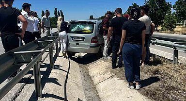 Burdur'da otomobil refüje çıktı: 6 yaralı