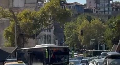 Bursa'da düğün konvoyunun önünü bu sefer otobüs kesti