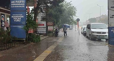 Bursa'da yollar göle döndü, vatandaşlar zor anlar yaşadı