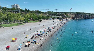 Büyükşehir'den Konyaaltı Sahili'nde 724 temizlik mesaisi
