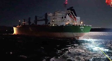Çanakkale Boğazı'nda karaya oturan dökme yük gemisi yüzdürüldü