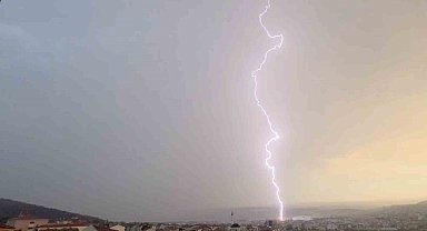 Çanakkale'de yıldırım yangın çıkardı