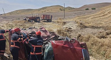 Çankırı'da hafif ticari araç ile otomobil çarpıştı: 3 ölü, 4 yaralı
