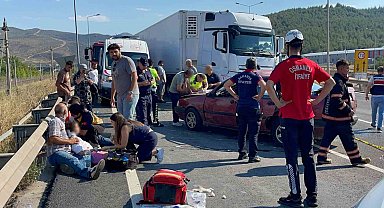 D-650'de iki otomobil çarpıştı: 1'i bebek 7 yaralı