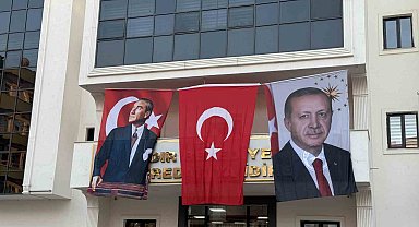 DEM Partili Iğdır Belediyesi binasına Cumhurbaşkanı Erdoğan'ın posteri asıldı