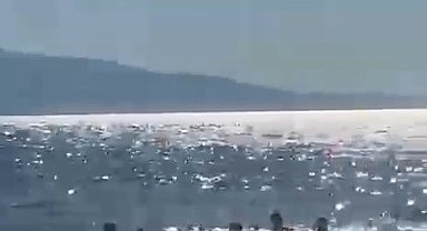 Denizde dubaların dışına çıkan baba ve iki kızı ölüm tehlikesi atlattı