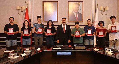 Depremin izlerinin silindiği Hatay'da 8 öğrenci LGS'de birinci oldu, 25 öğrenci YKS'de ilk binde yer aldı