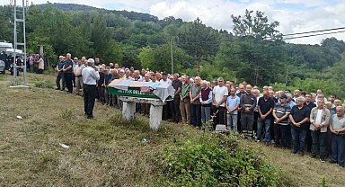 Devrek'te kaza sonrası yanan otomobilde ölen sürücü toprağa verildi