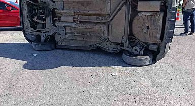 Diyarbakır'da iki otomobil çarpıştı: 3 yaralı