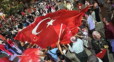 Edremit, 15 Temmuz'da tek yürek oldu