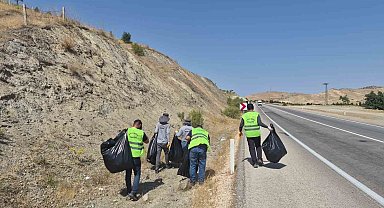 Elazığ'da 4 ton çöp toplandı