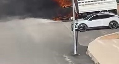 Elazığ'da pikap alev topuna döndü