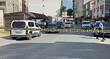 Esenyurt'ta kanlı pusu: 2 kişi silahla vuruldu
