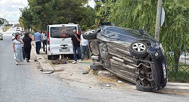 Eskişehir'de dolmuşun çarptığı otomobil yan yattı: 8 yaralı