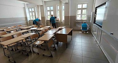 Eskişehir'de yükümlüler okulda boya, tadilat ve temizlik çalışması başlattı