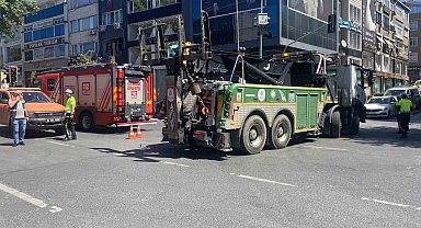 Fatih'te İETT otobüsü ile ambulans çarpıştı: 5 yaralı