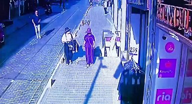 Fatih'te kadın turistlerin cüzdanını çaldılar: Çocuk şüphelilerin suç dosyası kabarık çıktı