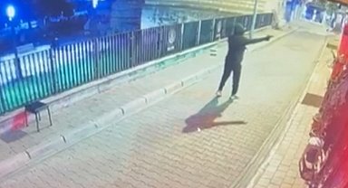 Fatih'te kamufle olup iş yerine kurşun yağdırdı, o anlar kamerada
