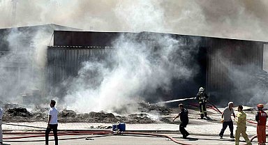 Gazipaşa'da inşaat malzemeleri deposundaki yangın kontrol altına alındı