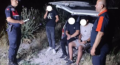 Gezmek için çıktıkları dağda yönlerini kaybeden 3 kişiyi AFAD buldu