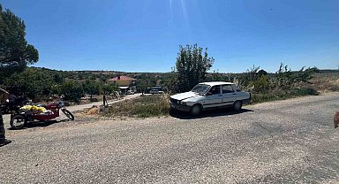 Gördes'te motosiklet otomobile çarptı: 2 yaralı