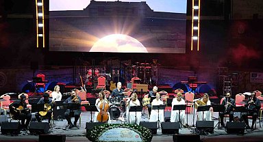 Grup Köprü, festival sahnesinde kültürleri aynı ezgide buluşturdu