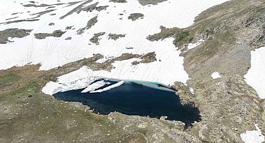 Gümüşhane'nin karlı zirveleri dronla görüntülendi
