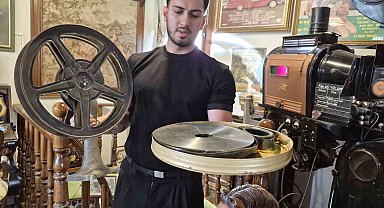 Halen çalışır vaziyetteki 98 yıllık tarihi sinema makinesi Eskişehir'de sergileniyor