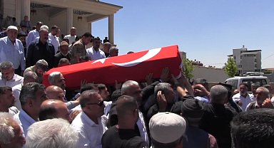Hayatını kaybeden belediye başkanı son yolculuğuna uğurlandı