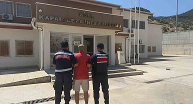 Hırsızlık suçundan aranan şahıs Kuşadası'nda yakalandı
