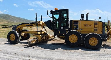 Iğdır'da köy yollarında yol açma çalışmaları sürüyor