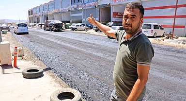İlçe belediyesinin sorumluluğundaki yollar esnafın mağduriyeti üzerine Kahramanmaraş Büyükşehir Belediyesi tarafından yapılıyor