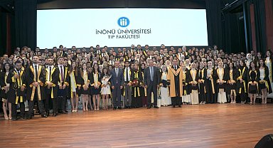 İnönü Üniversitesi Tıp Fakültesi'nde mezuniyet coşkusu