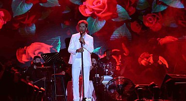 İskenderun'da Mahsun Kırmızıgül rüzgarı esti