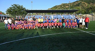 Isparta'da minik kramponlar sahaya çıktı